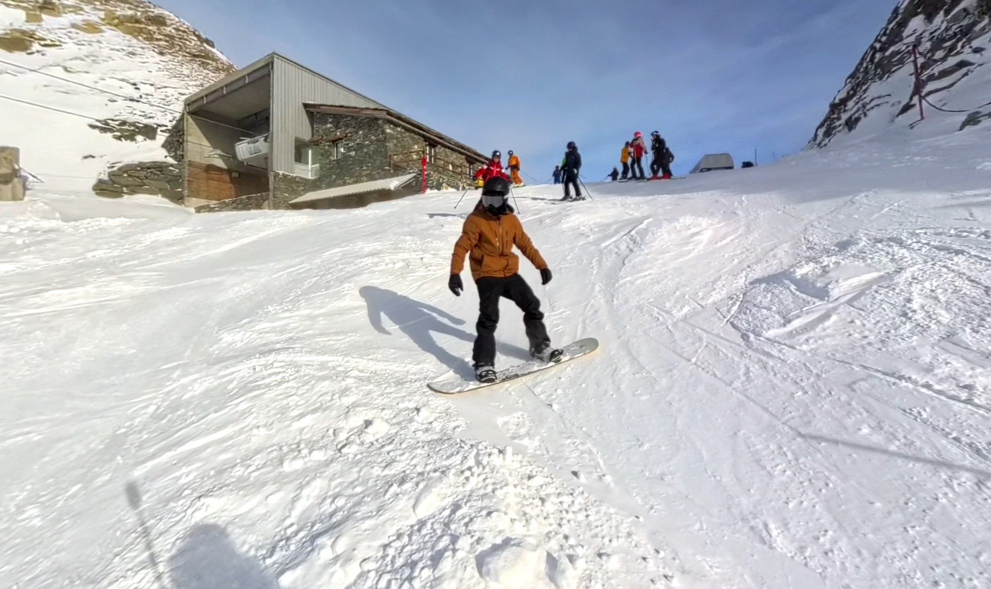 Snowboarder in azione